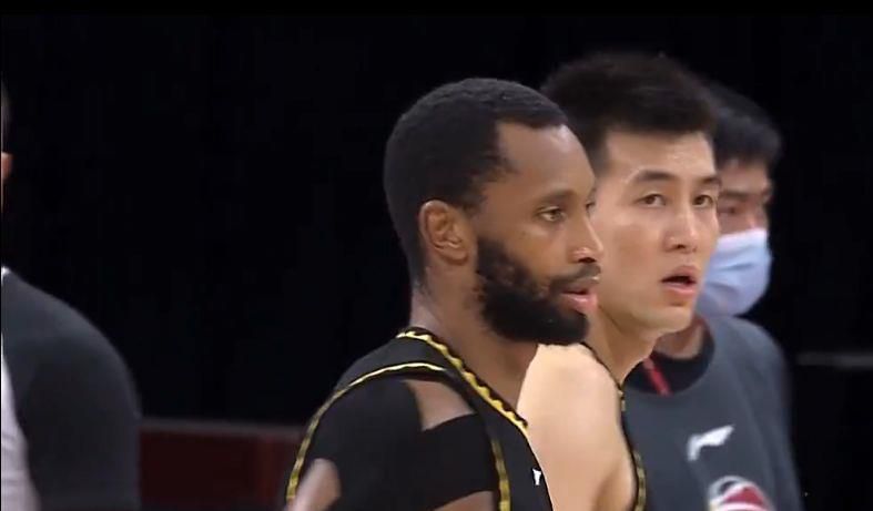 杜海梅忙道：知道了爸，我跟沈思龙可说好了，明年除夕回来陪着您过。